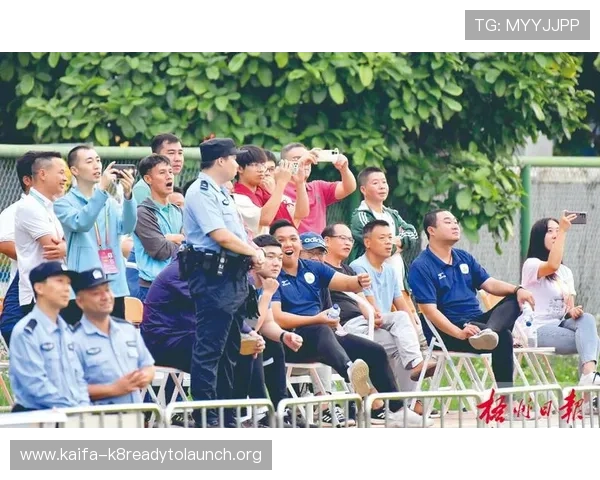 世界杯摩洛哥海地比赛激战正酣，球迷熬夜守候精彩赛事全程报道